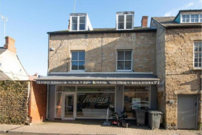 Licatas Apartment Cirencester, Cotswolds, Sleeps 6, 3 Bedrooms